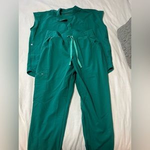 FIGS HUNTER GREEN women’s high waisted Zamora joggers and loose fit top